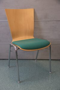 Holzschalenstuhl mit Sitzpolster 30,- €