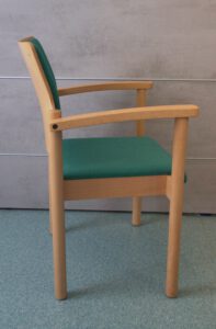 Holzstuhl Bild 2, 40,- €